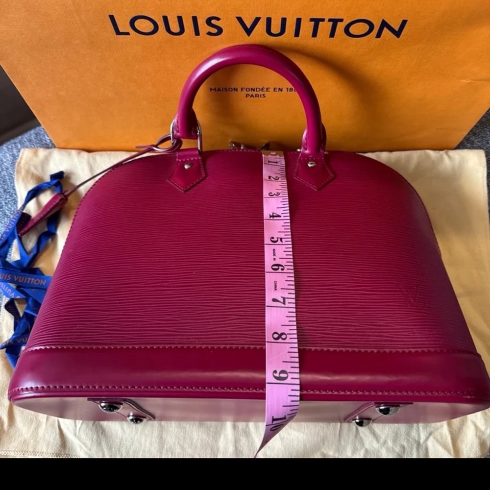 Authentic LV Alma Epi Leather Handbag MM - Picture 11 of 13